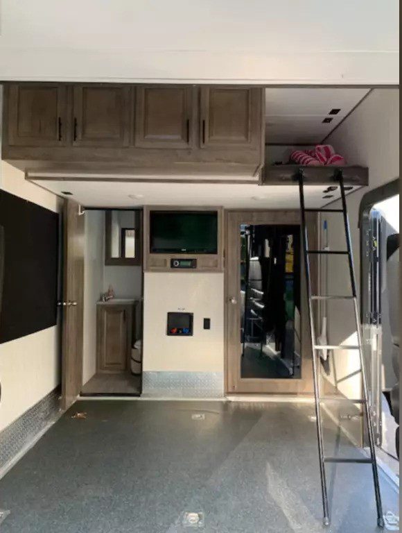 2019 Forest River Vengeance Touring Edition 381L12-6 - Image 9