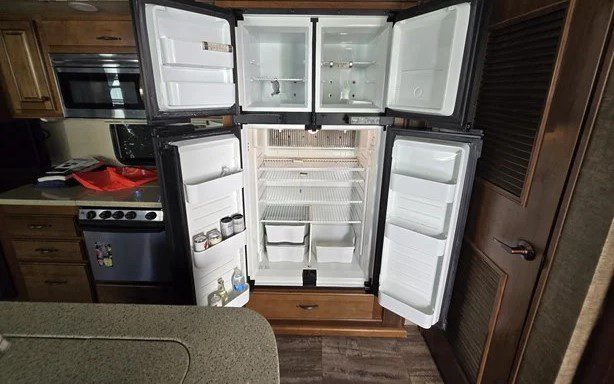 2015 HEARTLAND BIGHORN 3160EL - Image 6