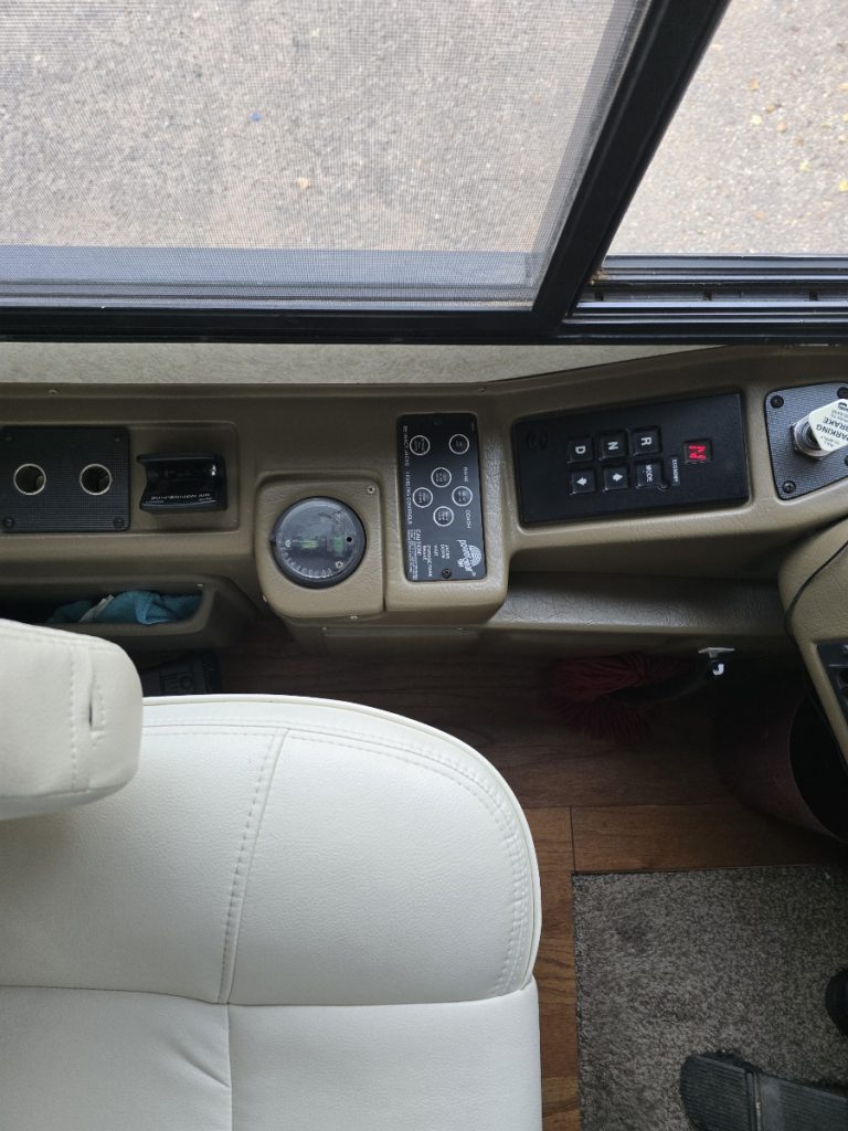 2004 NATIONAL RV TROPICAL 370 - Image 31