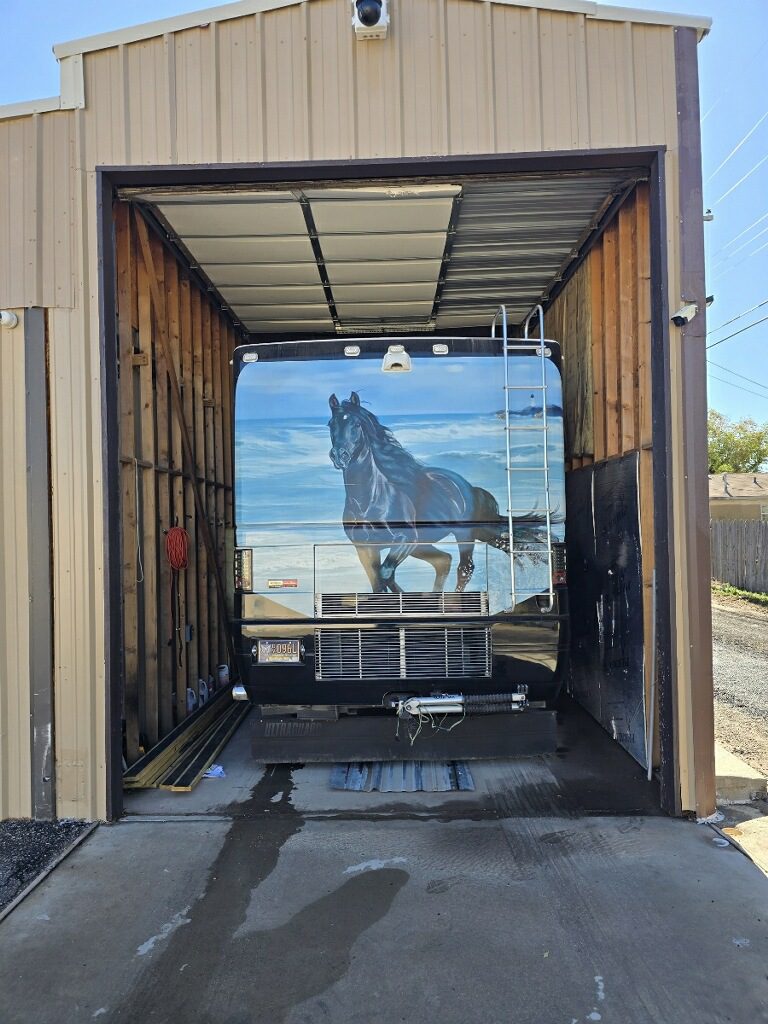 2004 NATIONAL RV TROPICAL 370 - Image 2