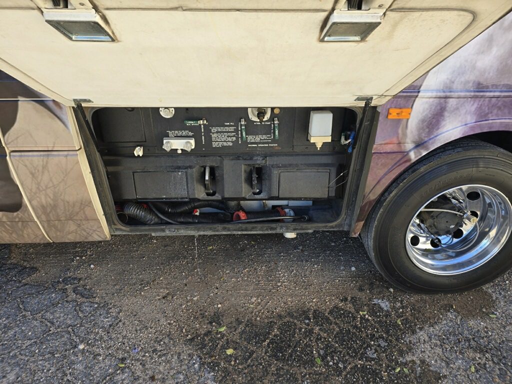 2004 NATIONAL RV TROPICAL 370 - Image 8