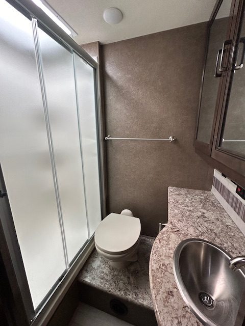 2020 Thor Quantum RW28 - Image 9