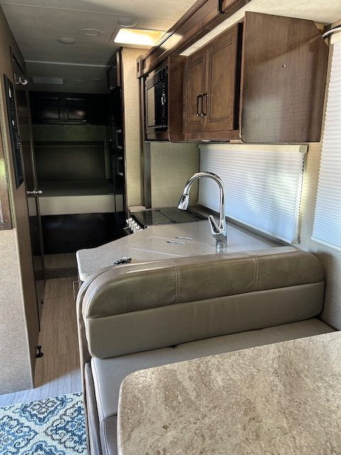 2020 Thor Quantum RW28 - Image 16