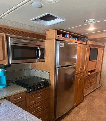 2017 WINNEBAGO SUNOVA 36Z - Image 10