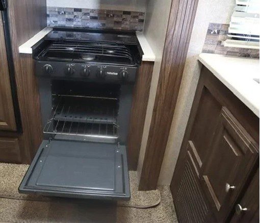 2017 FOREST RIVER ROCKWOOD ULTRA LITE 2703WS - Image 10