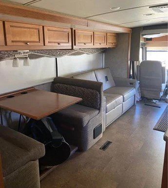 2017 WINNEBAGO SUNOVA 36Z - Image 12