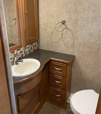 2017 WINNEBAGO SUNOVA 36Z - Image 15