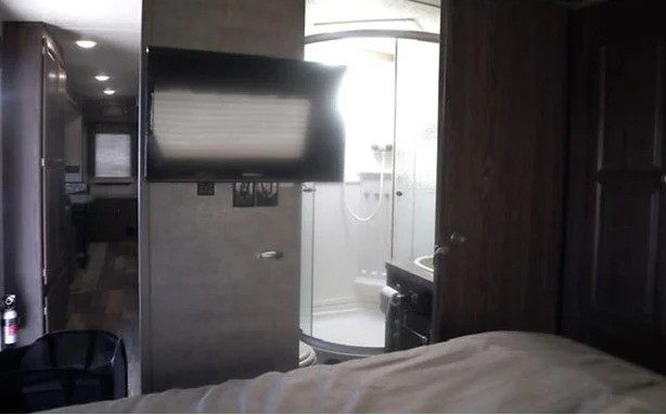 2017 FOREST RIVER ROCKWOOD ULTRA LITE 2703WS - Image 17