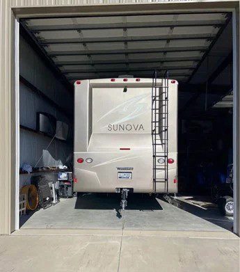 2017 WINNEBAGO SUNOVA 36Z - Image 4