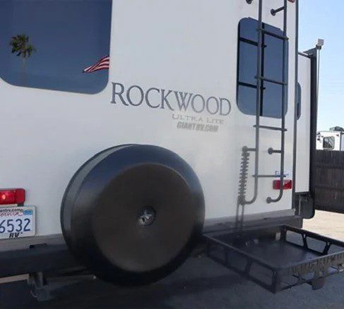 2017 FOREST RIVER ROCKWOOD ULTRA LITE 2703WS - Image 5