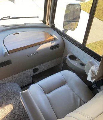 2017 WINNEBAGO SUNOVA 36Z - Image 9