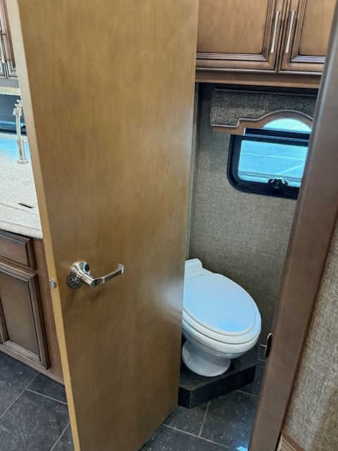 2019 NEWMAR VENTANA 4037 - Image 34