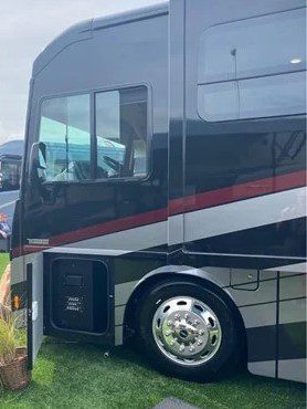 2022 WINNEBAGO FORZA 34T - Image 2