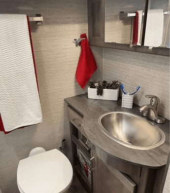 2022 WINNEBAGO FORZA 34T - Image 8