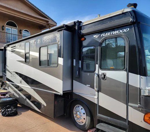 2004 FLEETWOOD EXCURSION 39L - Image 2