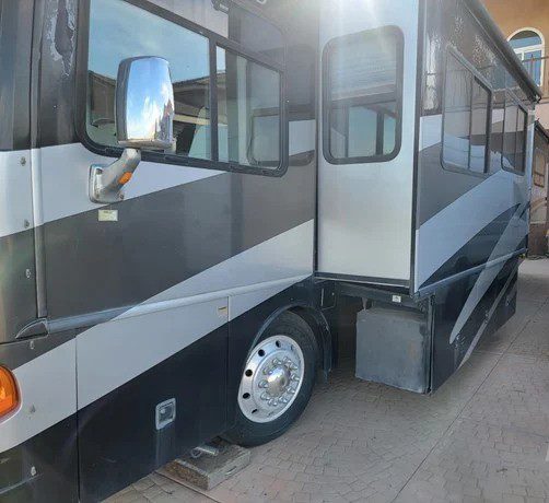 2004 FLEETWOOD EXCURSION 39L - Image 3