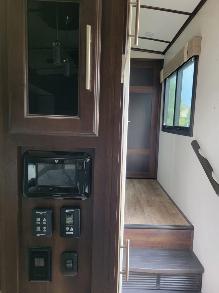 2020 JAYCO NORTH POINT 381DLQS - Image 6