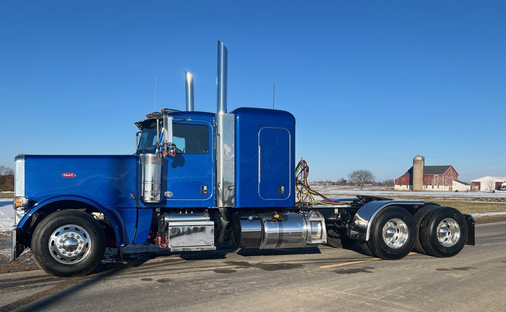 2025 PETERBILT 389 - Image 9