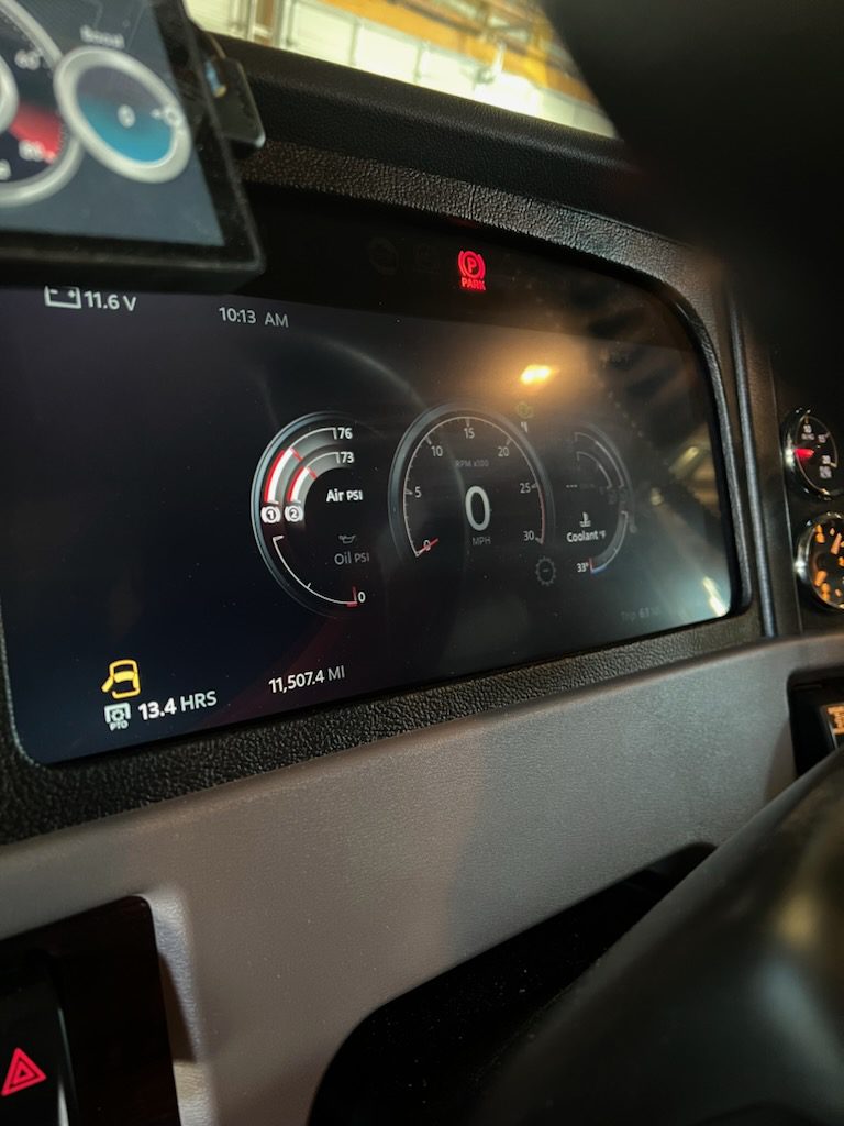 2025 PETERBILT 389 - Image 16