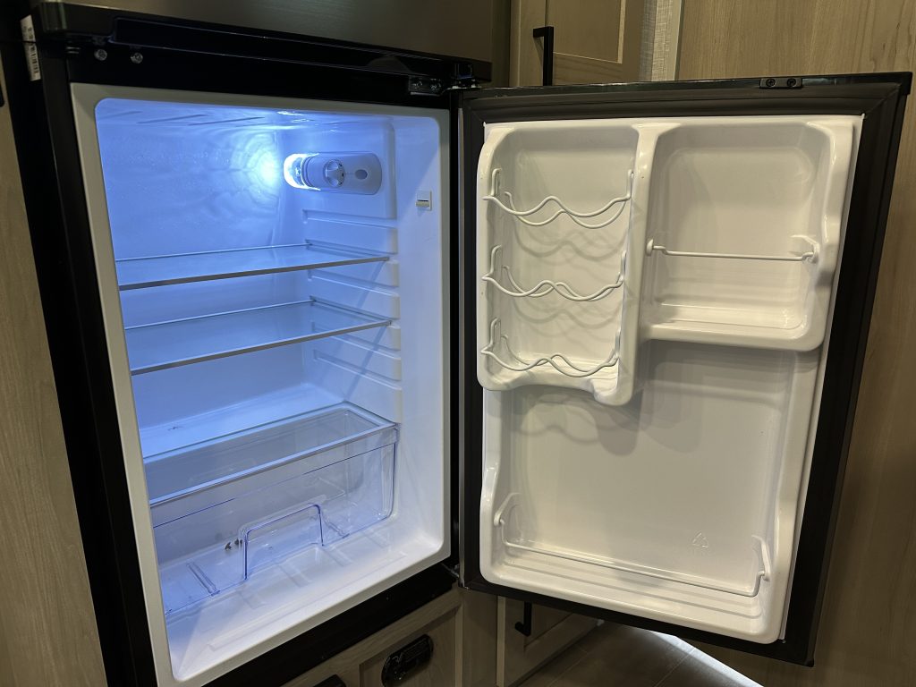 2023 FOREST RIVER FLAGSTAFF E-PRO 20BHS - Image 3