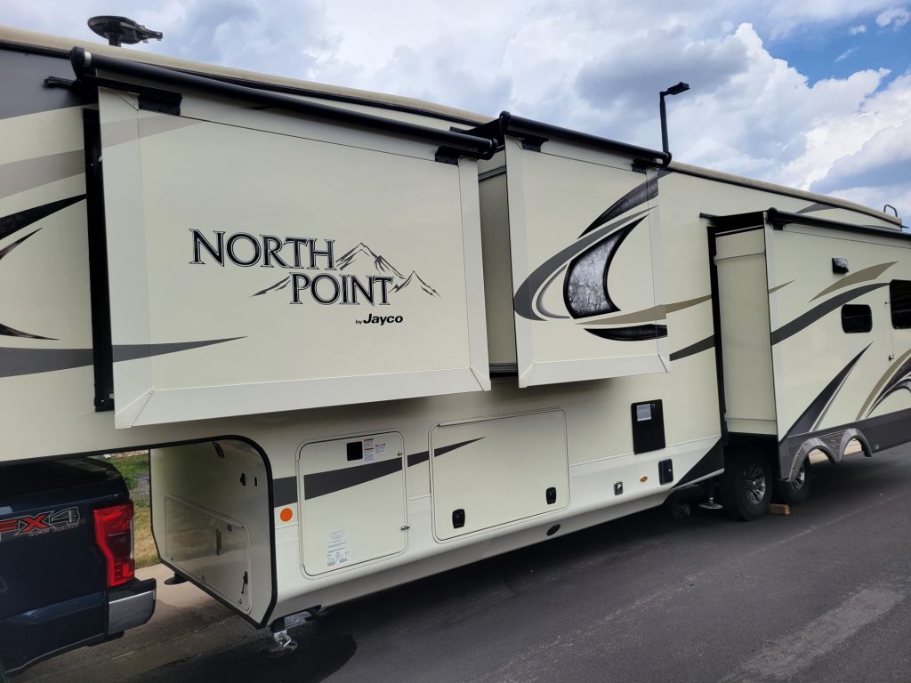 2020 JAYCO NORTH POINT 381DLQS - Image 3