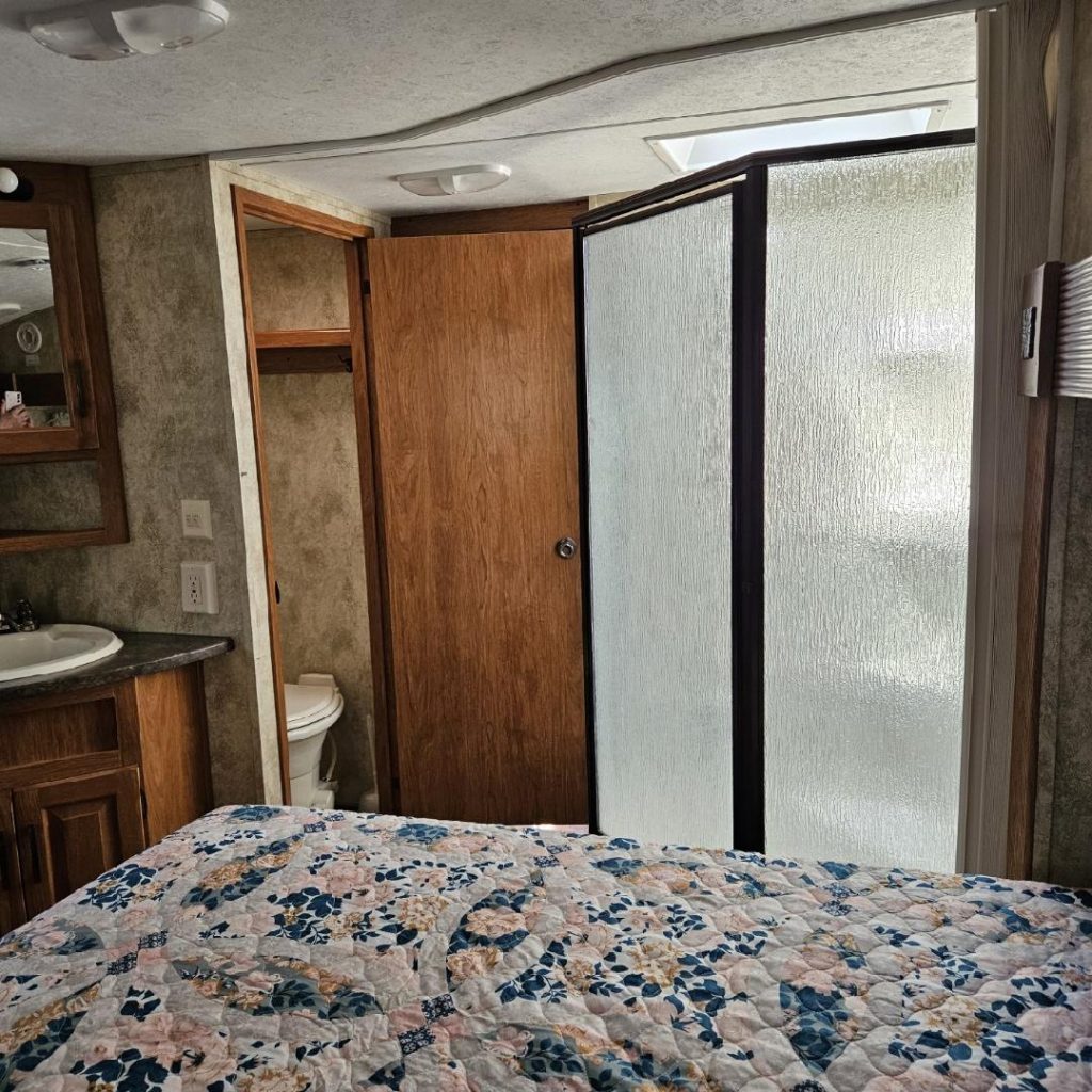 2011 KEYSTONE RV CO MONTANA MOUNTAINEER 291RLT - Image 10