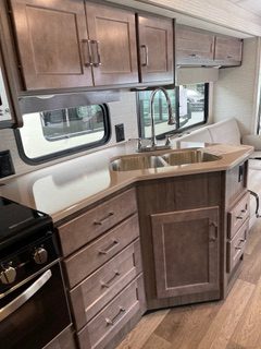 2021 WINNEBAGO VISTA 29V - Image 11