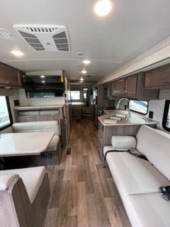 2021 WINNEBAGO VISTA 29V - Image 24