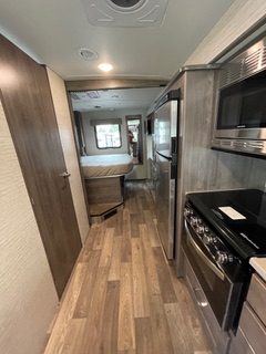 2021 WINNEBAGO VISTA 29V - Image 26