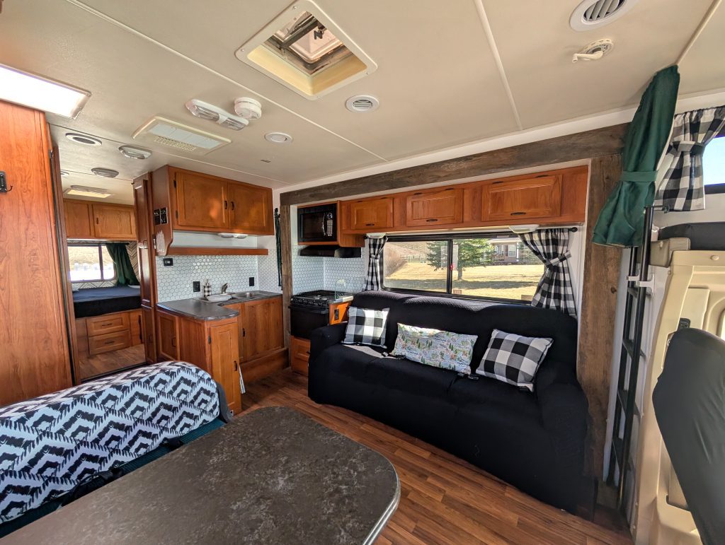 2012 COACHMEN FREELANDER 26QB - Image 7