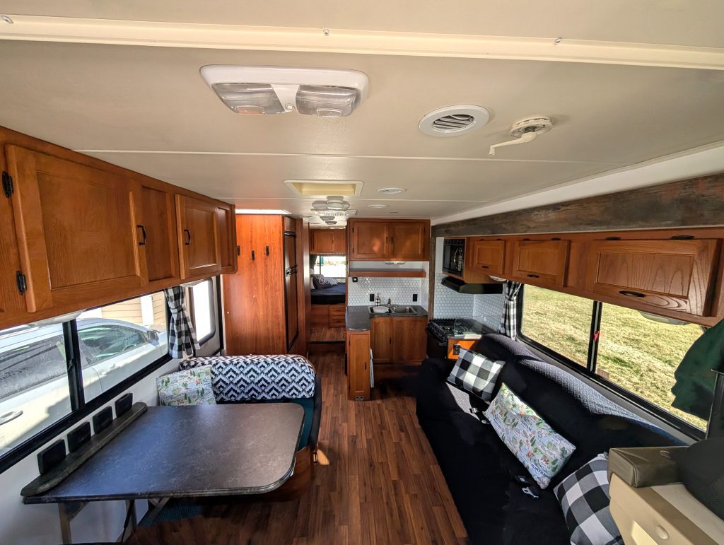 2012 COACHMEN FREELANDER 26QB - Image 14