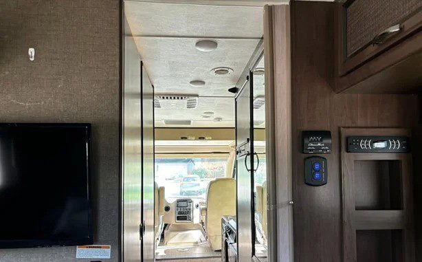 2017 THOR MOTOR COACH AXIS 24.1 - Image 11