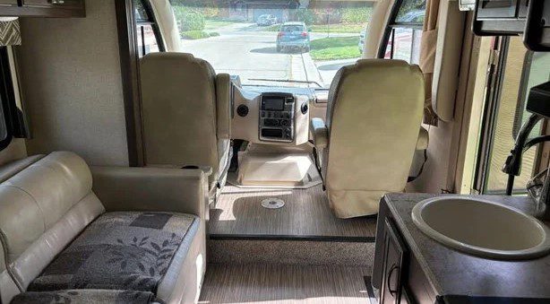 2017 THOR MOTOR COACH AXIS 24.1 - Image 12