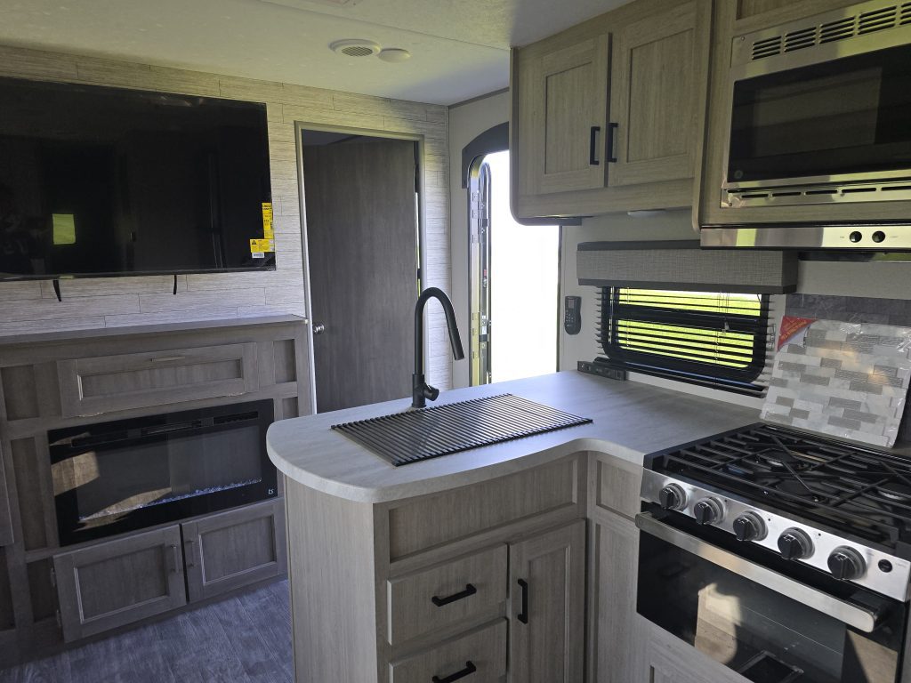 2024 FOREST RIVER AURORA 34BHTS - Image 11