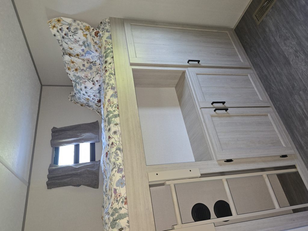 2024 FOREST RIVER AURORA 34BHTS - Image 5