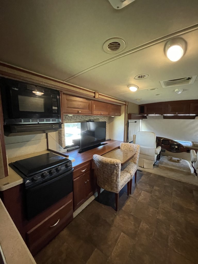 2014 ITASCA SUNSTAR 30T - Image 4
