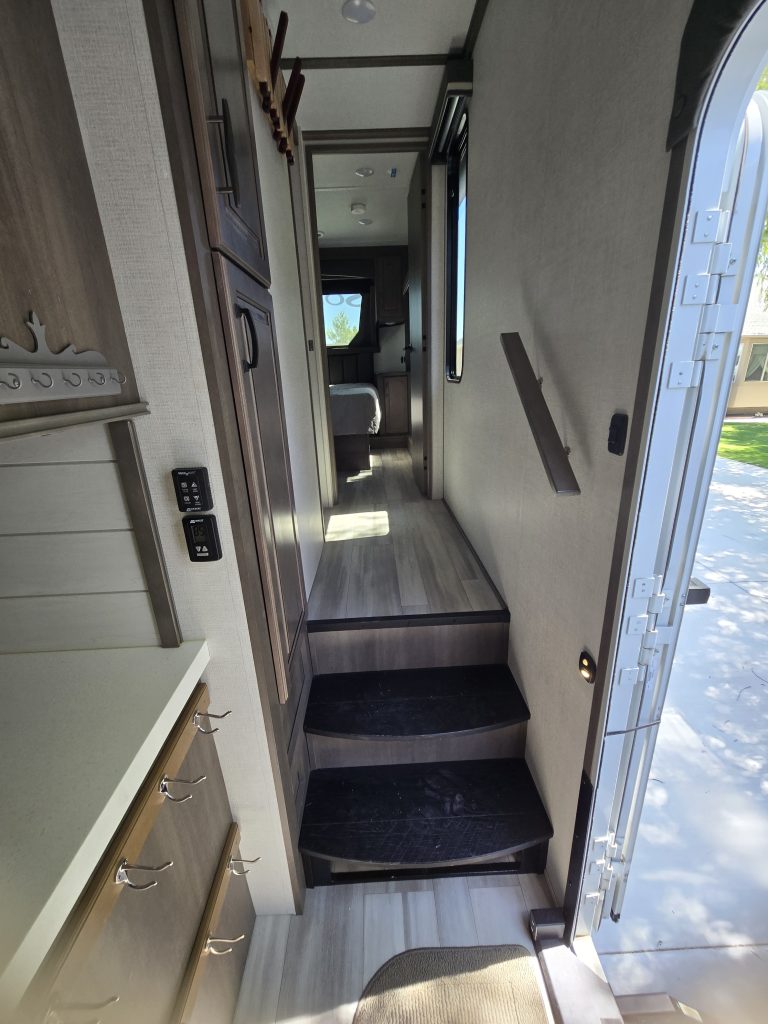 2024 Grand Design Solitude SClass 2930RL - Image 18