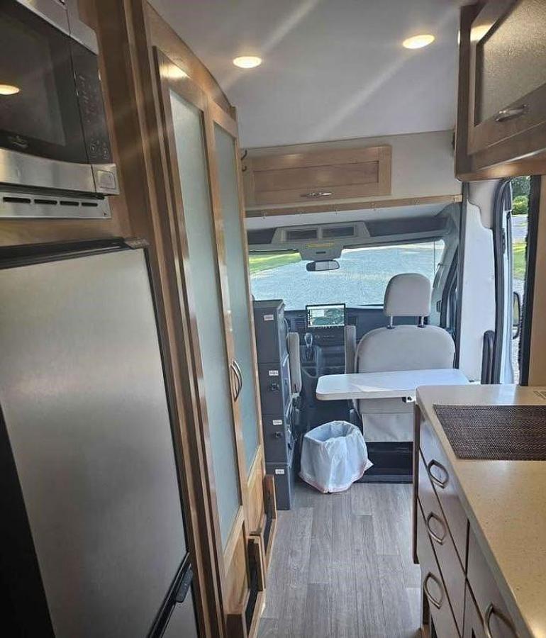 2023 Coachmen Beyond 22C Class B motorhome - Image 9