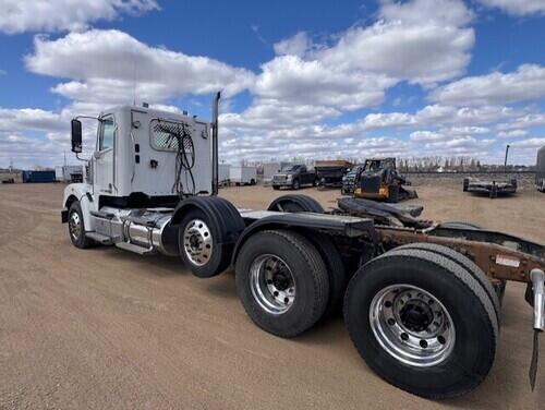 2020 Freightliner 122SD - Image 2