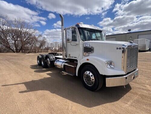 2020 Freightliner 122SD - Image 4