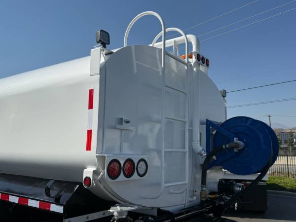 2010 International 6×6 Water Truck BRAND NEW TANK AND PLUMBING - Image 12
