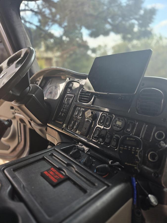2007 Freightliner Business Class M2 106 - Image 19