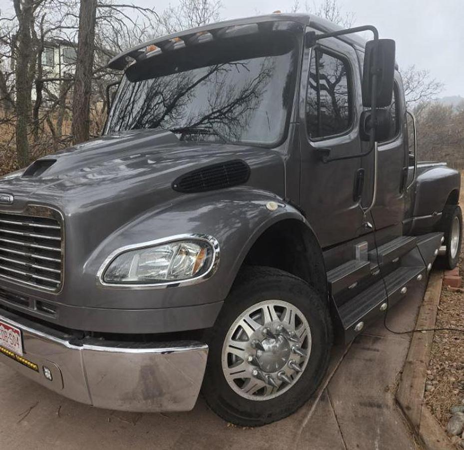 2007 Freightliner Business Class M2 106 - Image 2