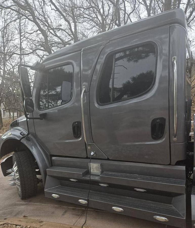 2007 Freightliner Business Class M2 106 - Image 4