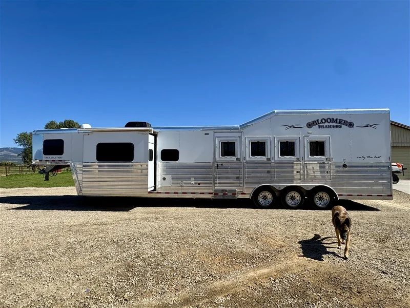 2020 Bloomer Outlaw 4-Horse Gooseneck with 11′ Short Wall Living Quarters - Image 5
