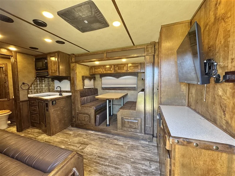 2020 Bloomer Outlaw 4-Horse Gooseneck with 11′ Short Wall Living Quarters - Image 3