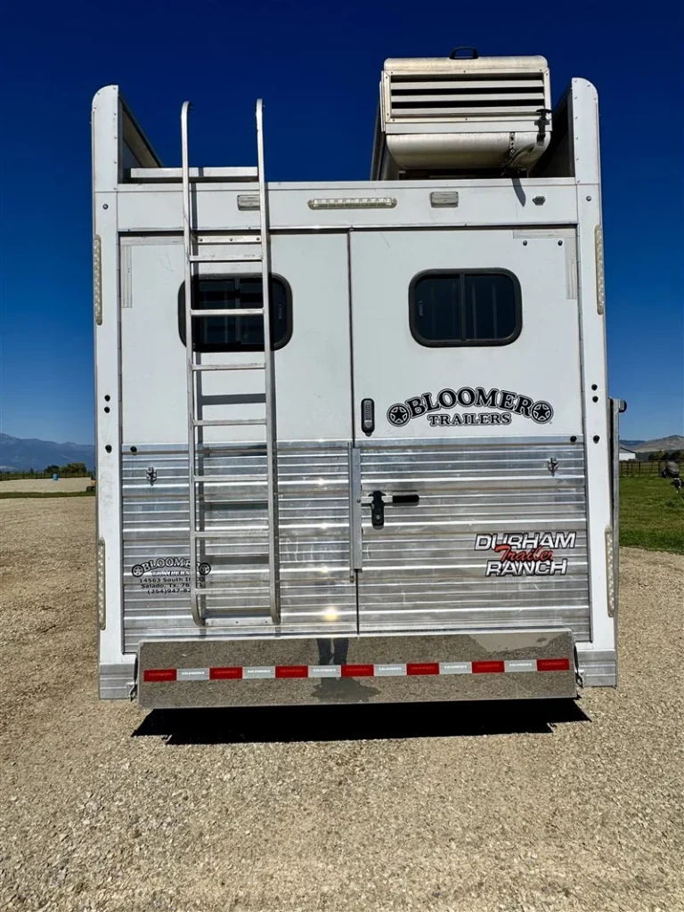 2020 Bloomer Outlaw 4-Horse Gooseneck with 11′ Short Wall Living Quarters - Image 12