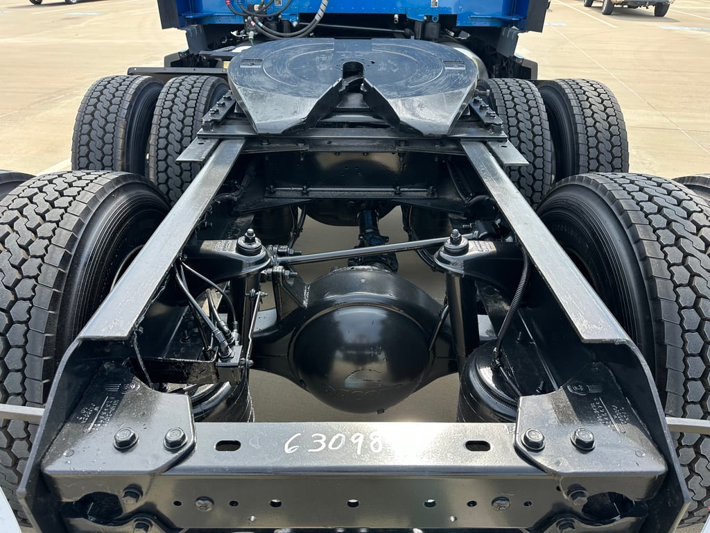 2023 Kenworth T680 - Image 15